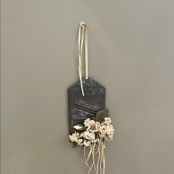 Vintage Wall Hanging metal cheese shredder with Cream Flowers decor - Picture 3 of 4